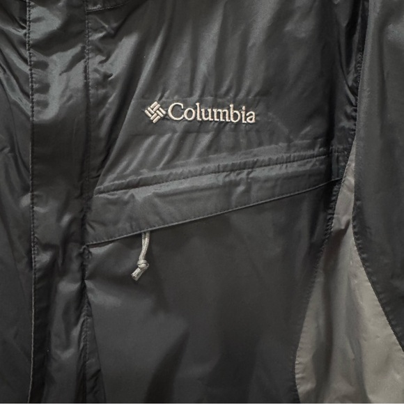 EUC Columbia Men's Small Omni Shield Packable Rain Waterproof Jacket Black Gray - Picture 2 of 13